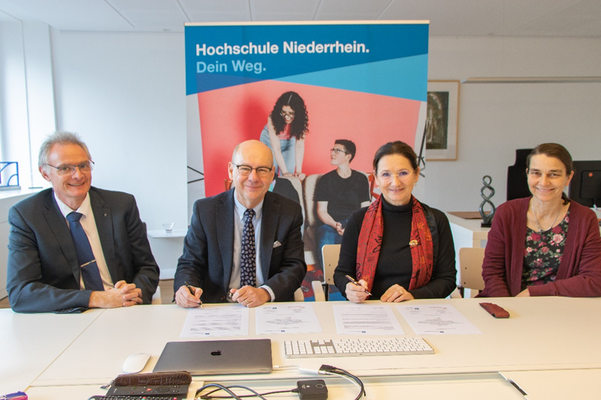 Zusammenarbeit zwischen den Hochschule Niederrhein und dem Gymnasium Thomaeum besiegelt